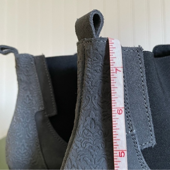 NWT Bos. & Co. DALLY Waterproof Suede Chelsea Boots in Gray Slate *Portugal* - Picture 6 of 13
